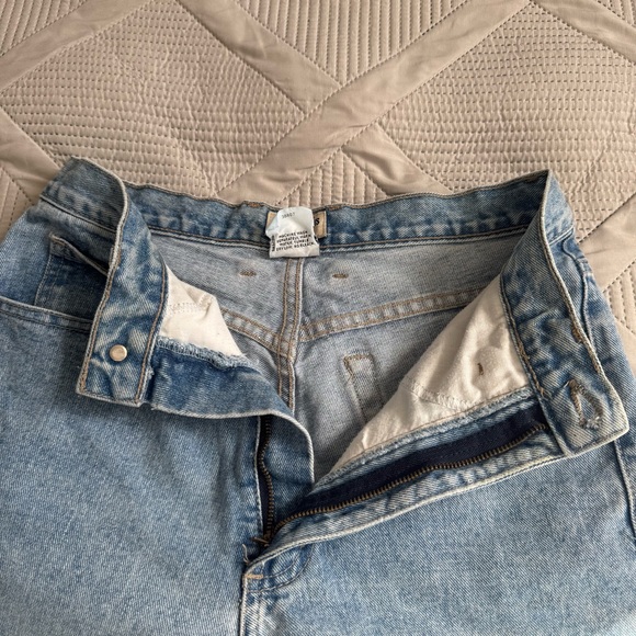 Guess Vintage High Rise Mom Jeans in Light Wash Waist Size 29 - Picture 4 of 7